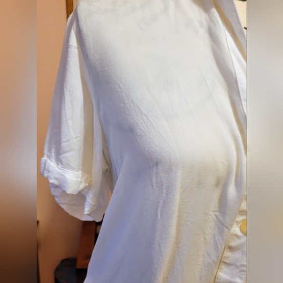 Sim & Sam Cropped White Button-Up Top - Picture 3 of 7